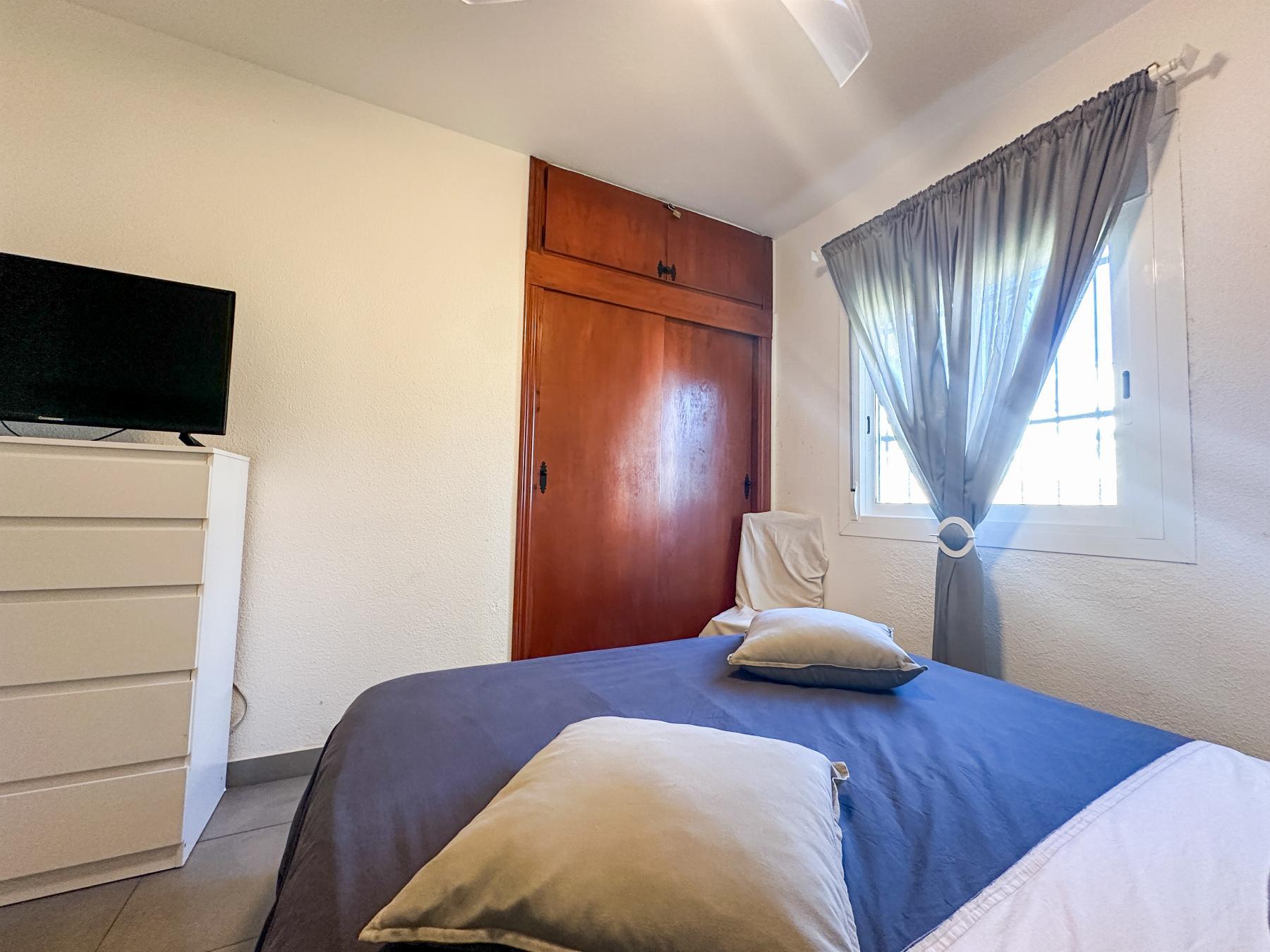 Bungalow con Piscina Privada en Villamartín — Refugio Mediterráneo