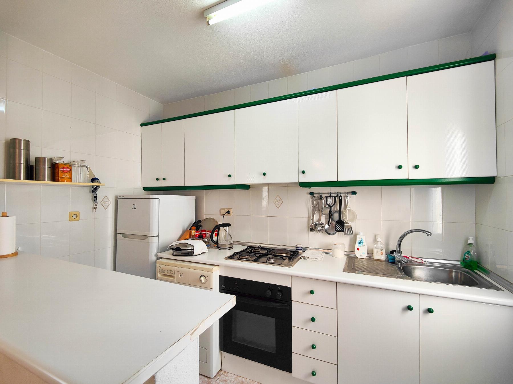 Bungalow con Terraza Privada y Piscina Comunitaria en Los Altos, Torrevieja
