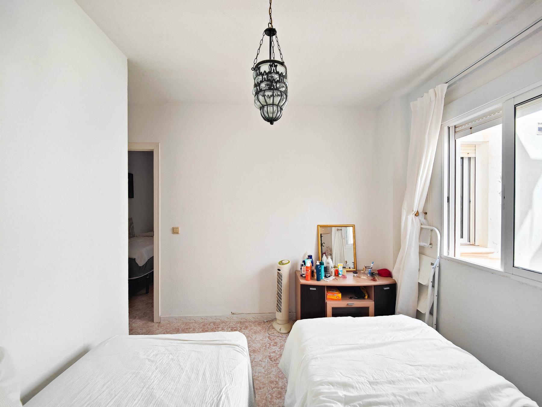 Bungalow con Terraza Privada y Piscina Comunitaria en Los Altos, Torrevieja