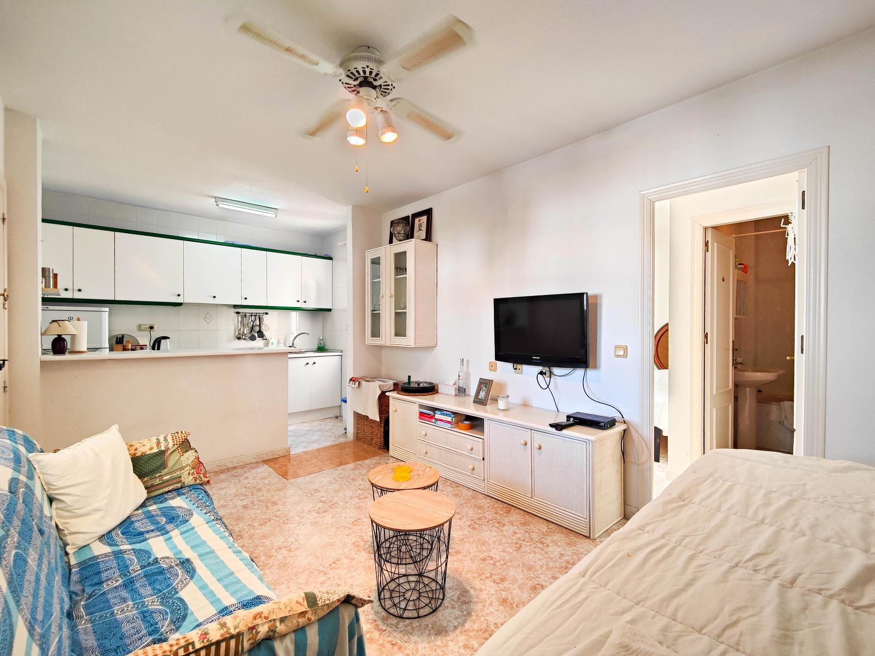 Bungalow con Terraza Privada y Piscina Comunitaria en Los Altos, Torrevieja