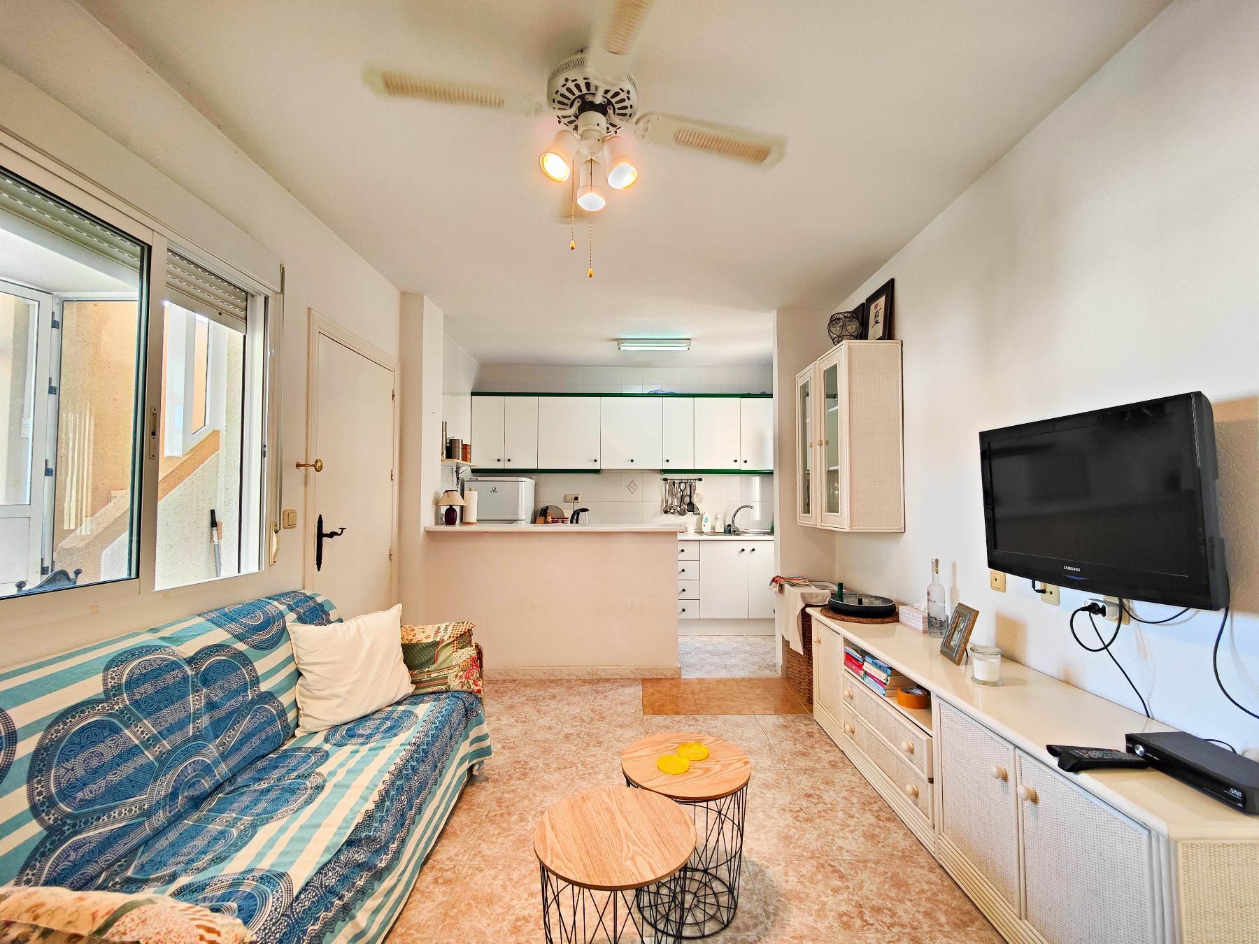 Bungalow con Terraza Privada y Piscina Comunitaria en Los Altos, Torrevieja