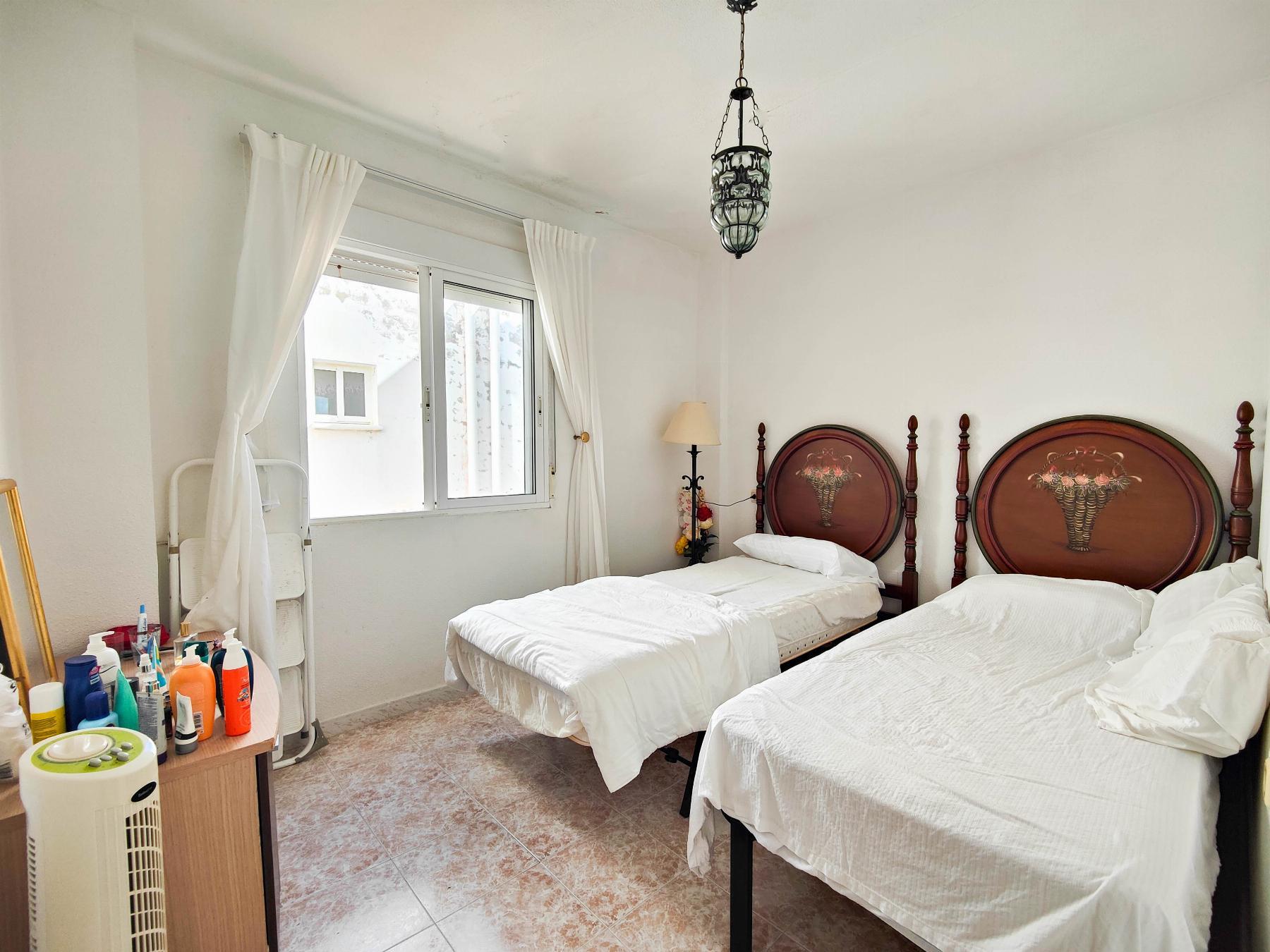 Bungalow con Terraza Privada y Piscina Comunitaria en Los Altos, Torrevieja