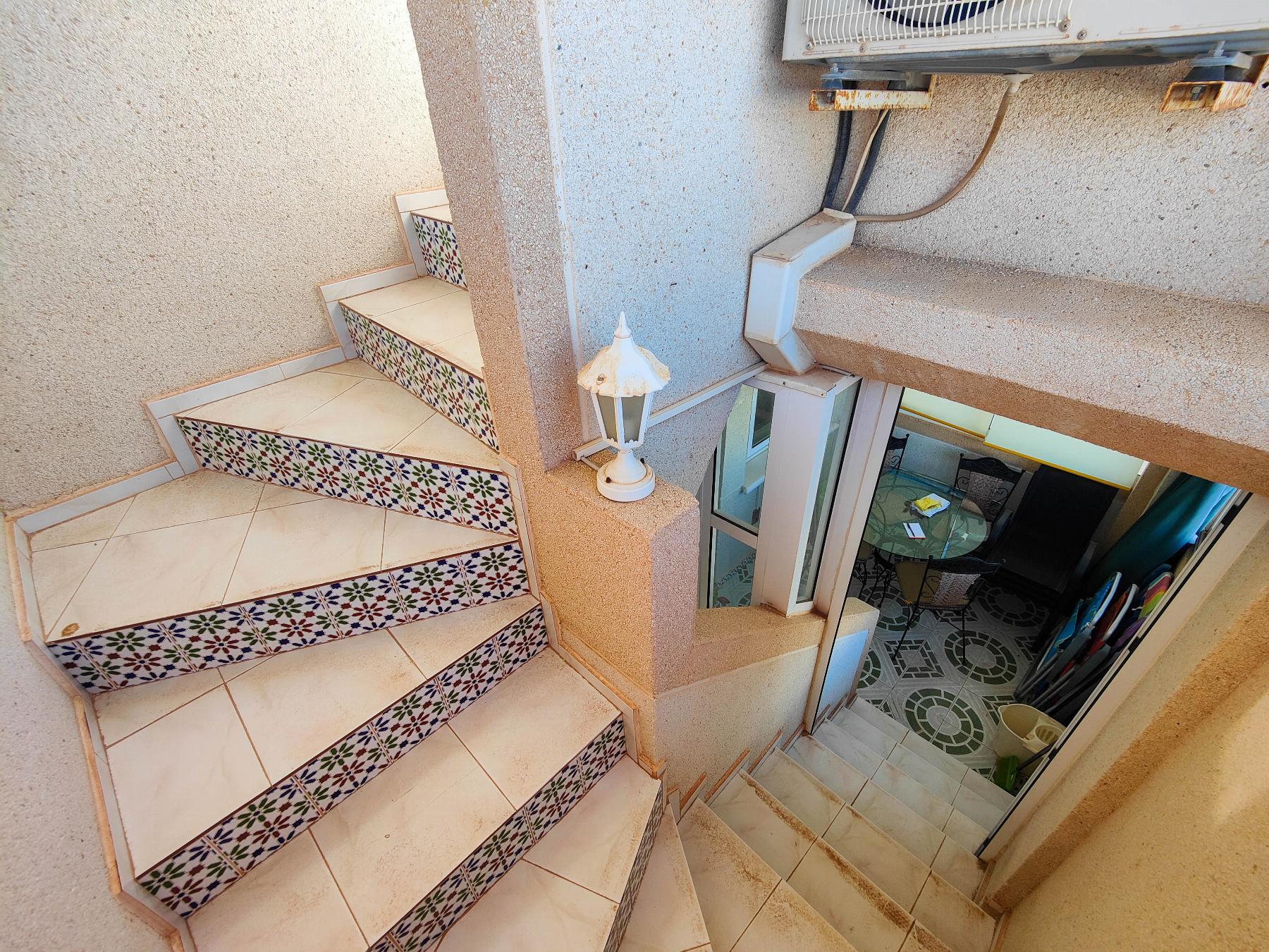 Bungalow con Terraza Privada y Piscina Comunitaria en Los Altos, Torrevieja