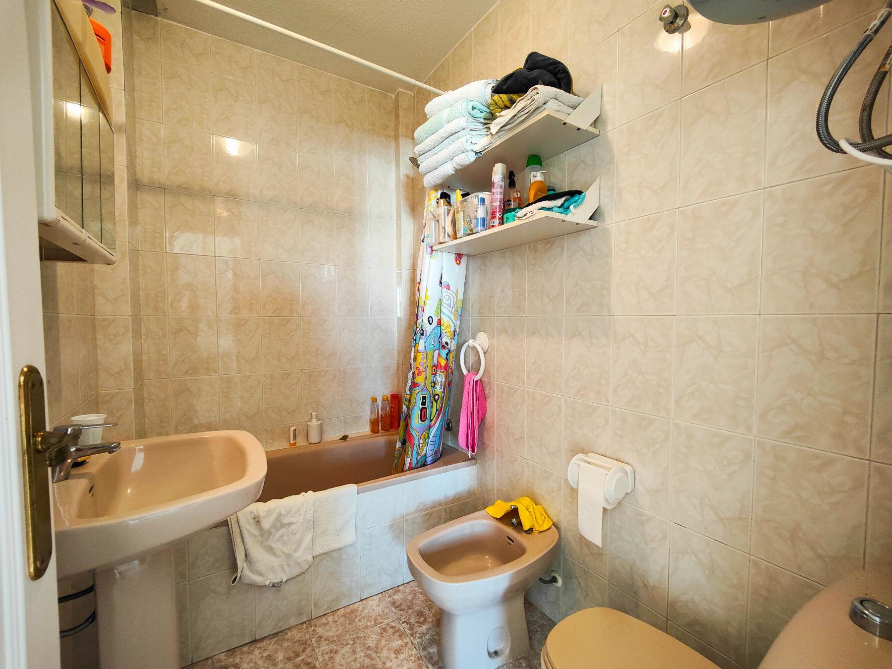 Bungalow con Terraza Privada y Piscina Comunitaria en Los Altos, Torrevieja
