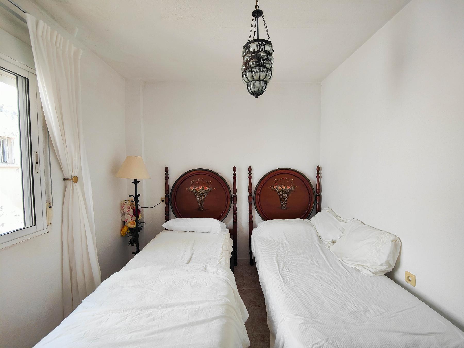 Bungalow con Terraza Privada y Piscina Comunitaria en Los Altos, Torrevieja