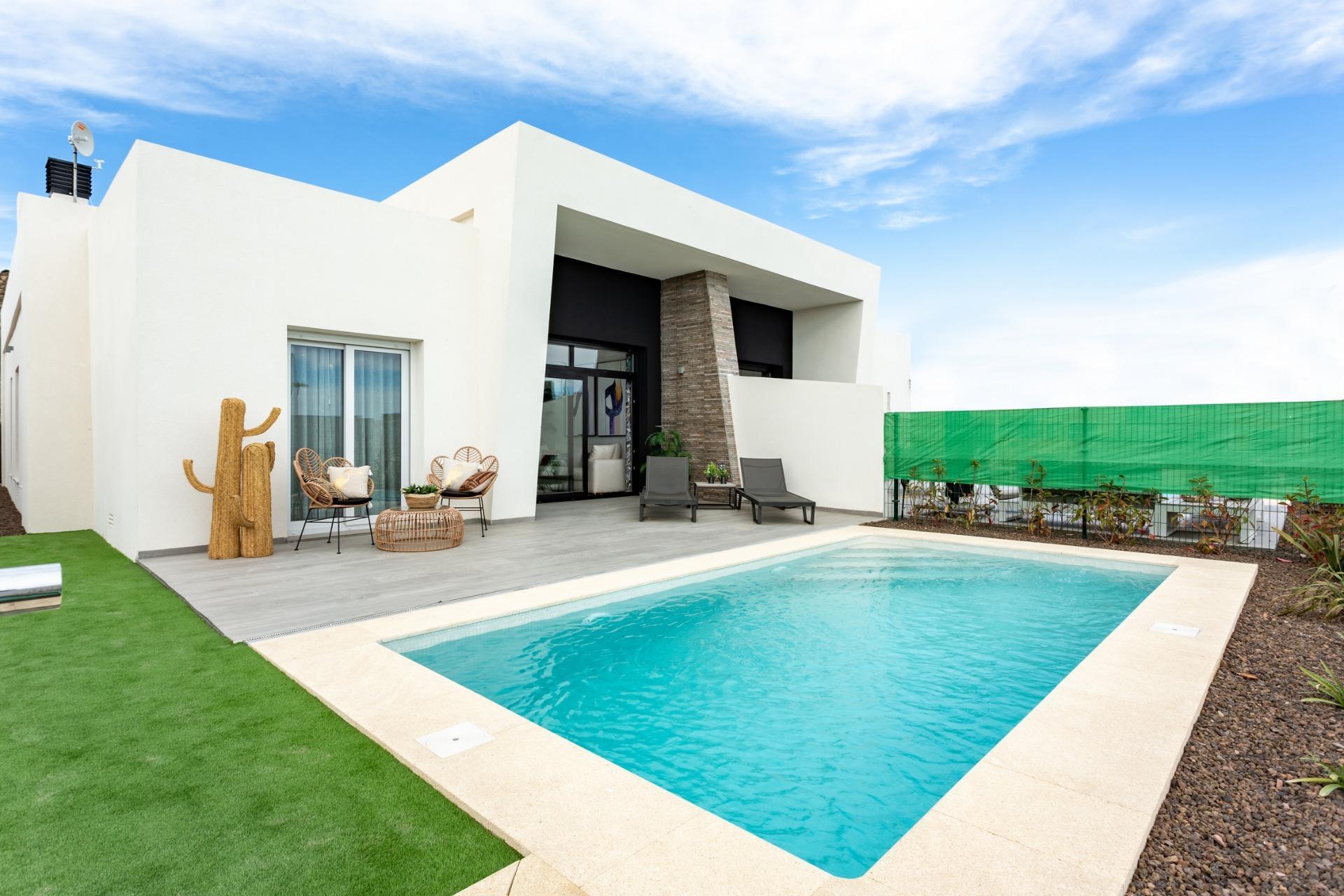 Villa obra nueva con piscina en Algorfa - 3 dorm
