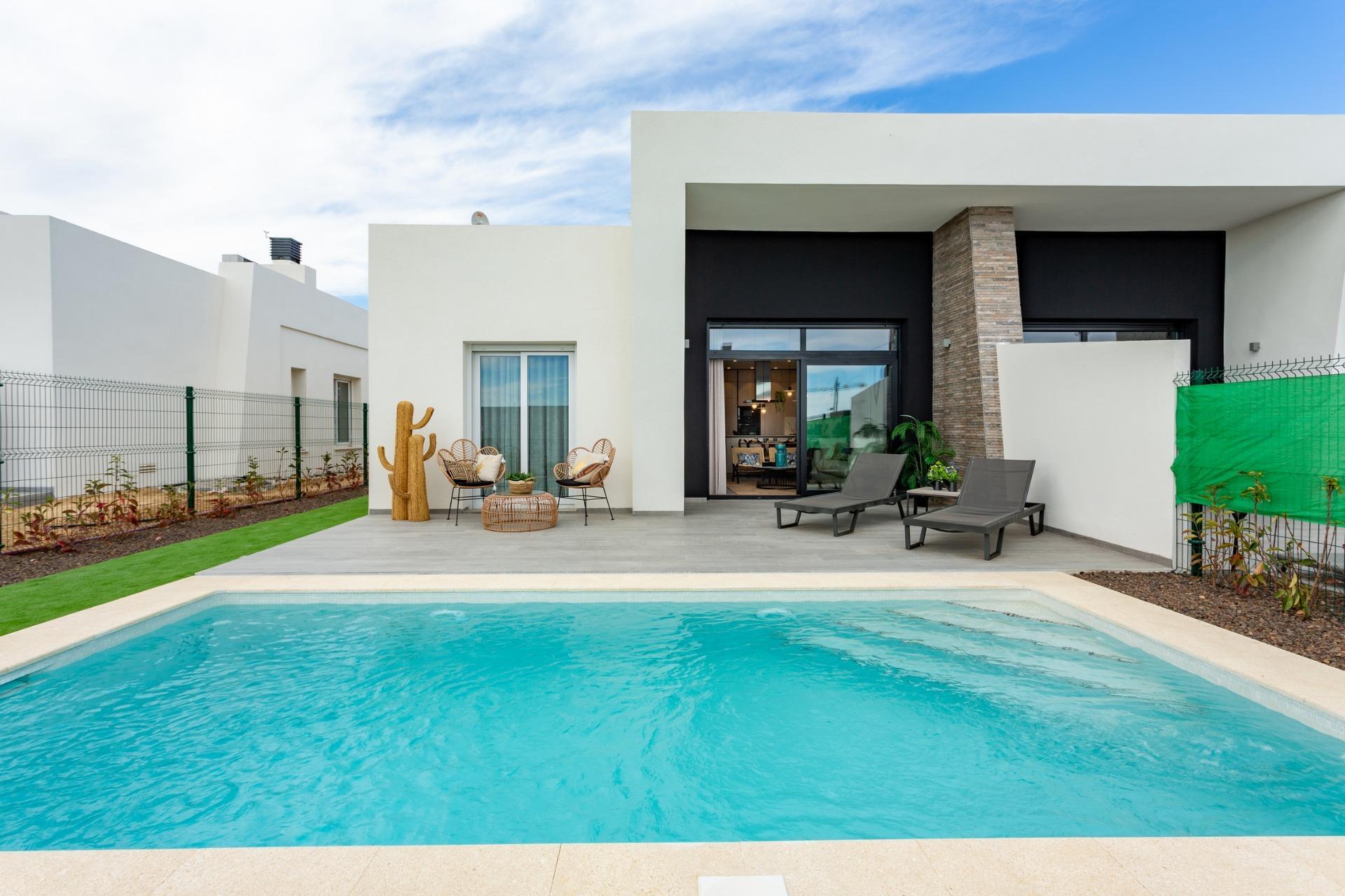 Villa obra nueva con piscina en Algorfa - 3 dorm