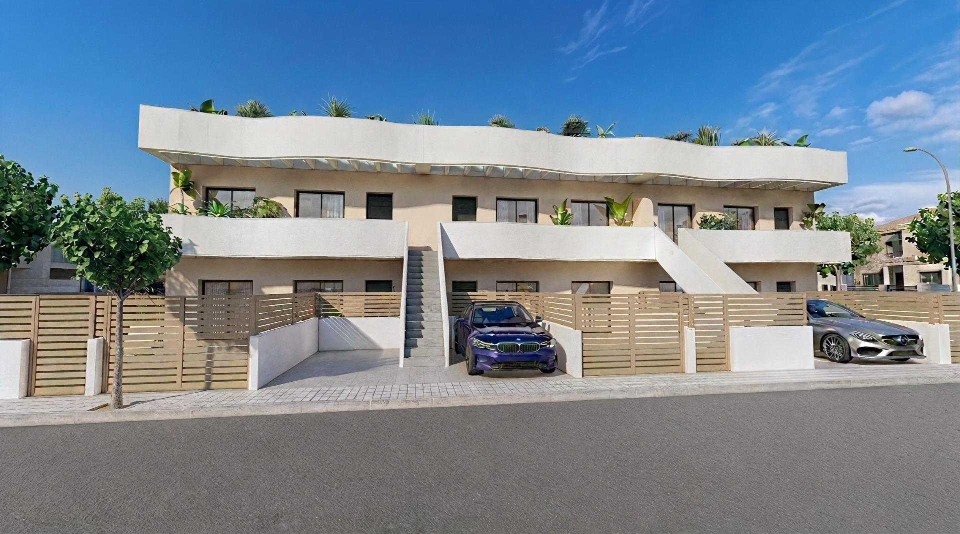 Chalet de obra nueva con piscina privada en Pilar de la Horadada — 3 dorm.
