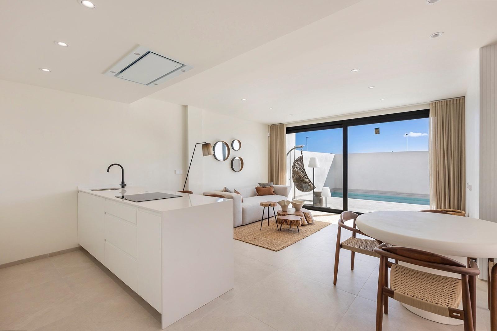 Villa obra nueva con piscina en Los Alcázares — 3 dorm, 115 m², 195 m² parcela