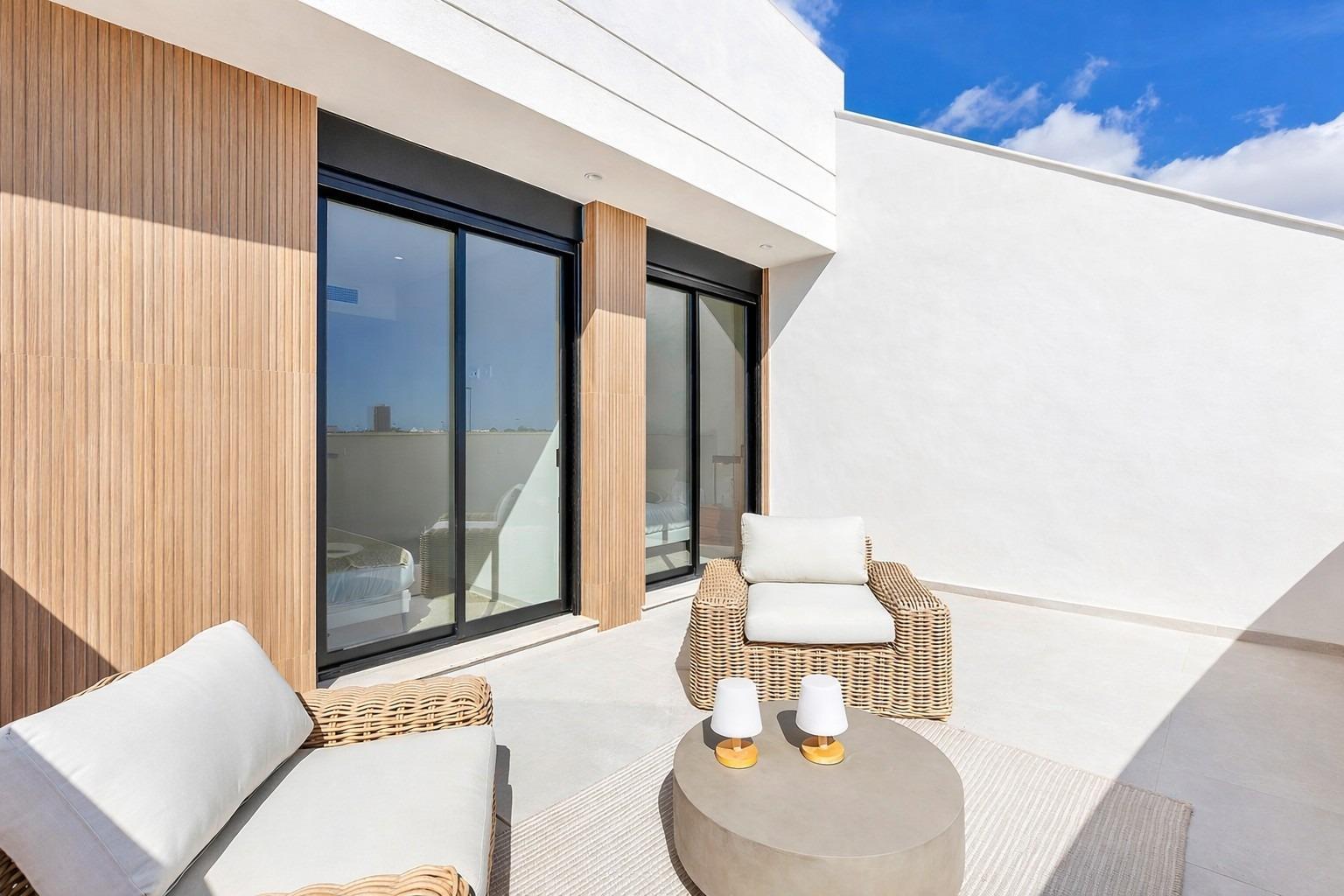 Villa obra nueva con piscina en Los Alcázares — 3 dorm, 115 m², 195 m² parcela