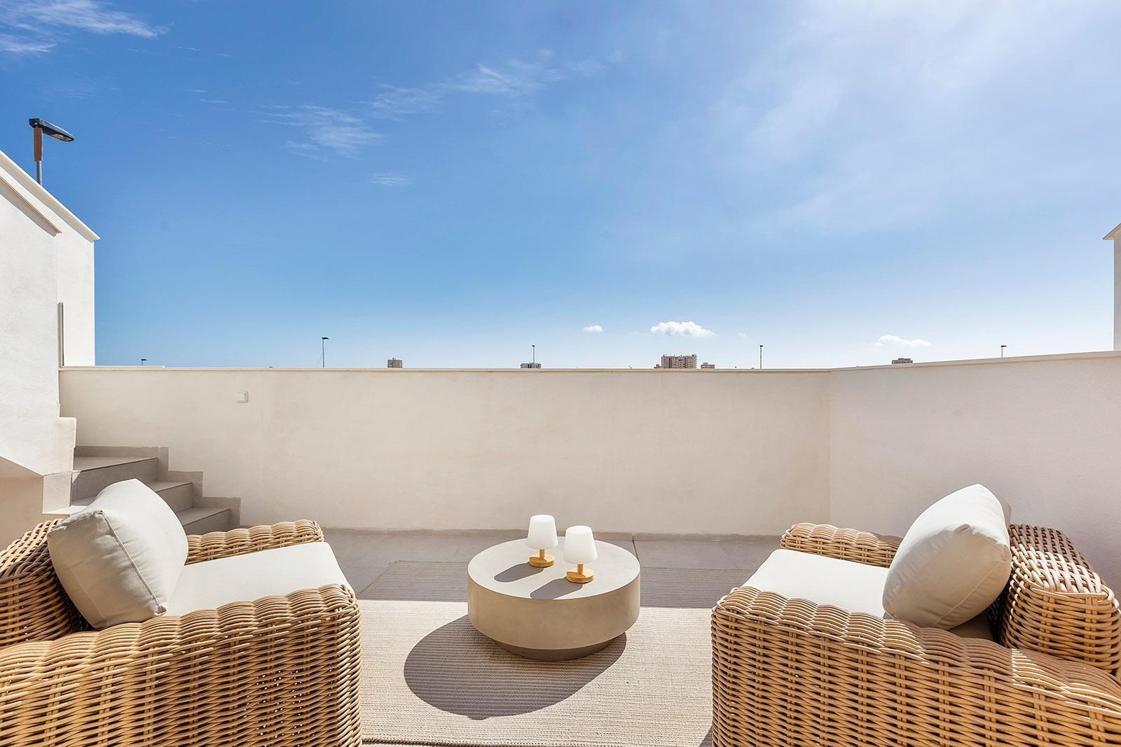 Villa obra nueva con piscina en Los Alcázares — 3 dorm, 115 m², 195 m² parcela