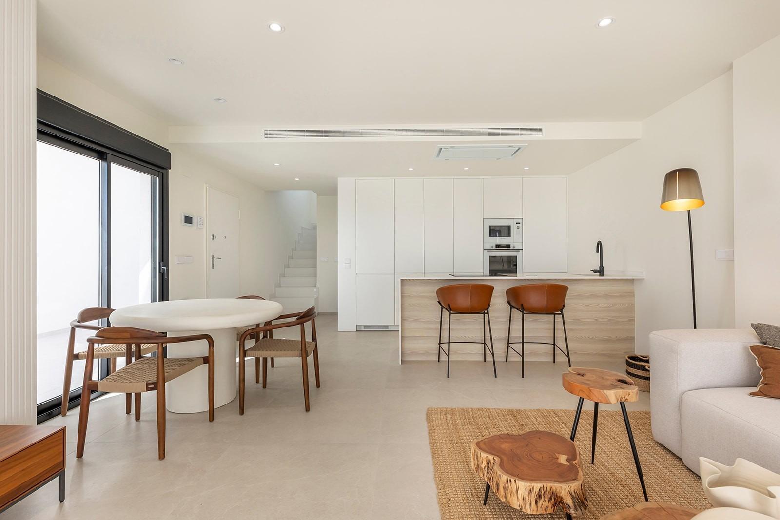 Villa obra nueva con piscina en Los Alcázares — 3 dorm, 115 m², 195 m² parcela
