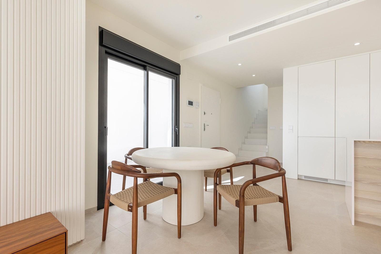 Villa obra nueva con piscina en Los Alcázares — 3 dorm, 115 m², 195 m² parcela