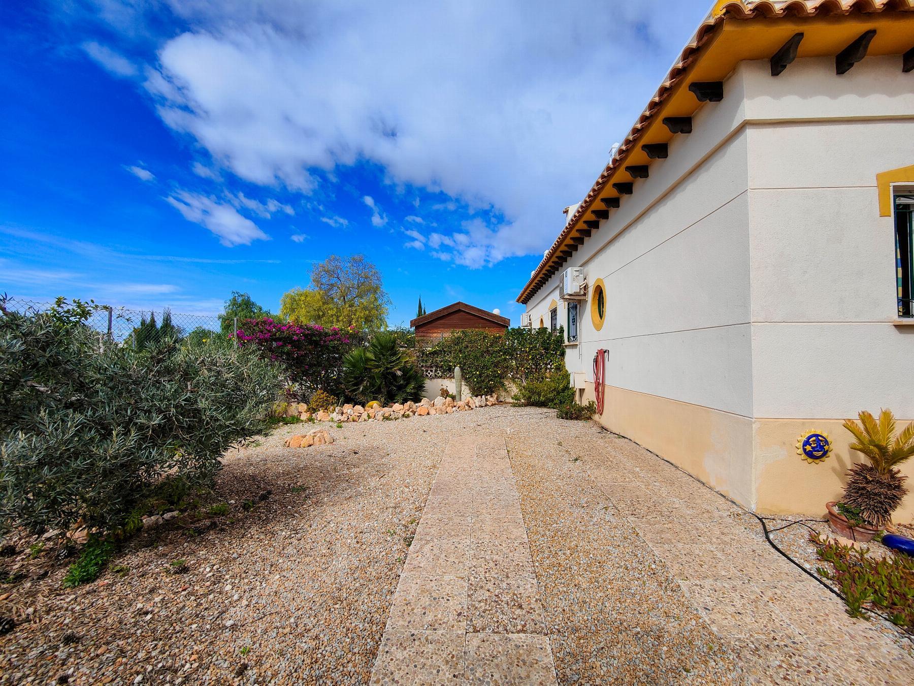 Dúplex en Punta Prima con Terraza de 25m² y Piscina Comunitaria