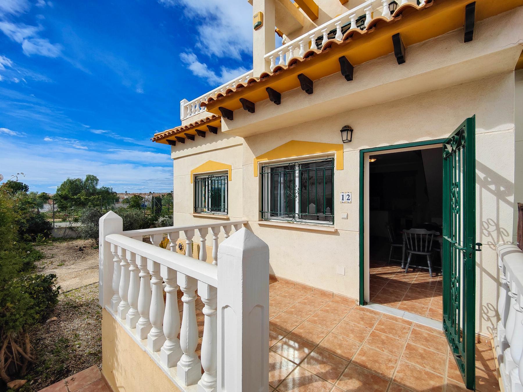 Dúplex en Punta Prima con Terraza de 25m² y Piscina Comunitaria