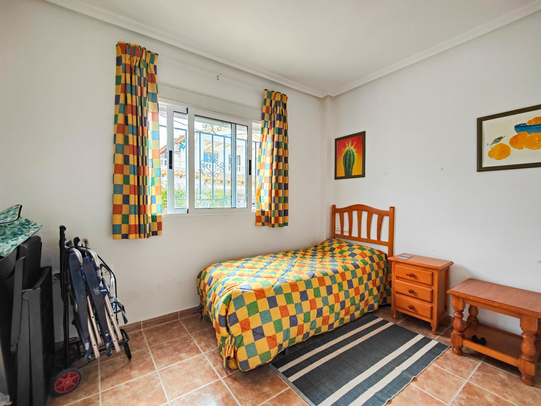 Dúplex en Punta Prima con Terraza de 25m² y Piscina Comunitaria
