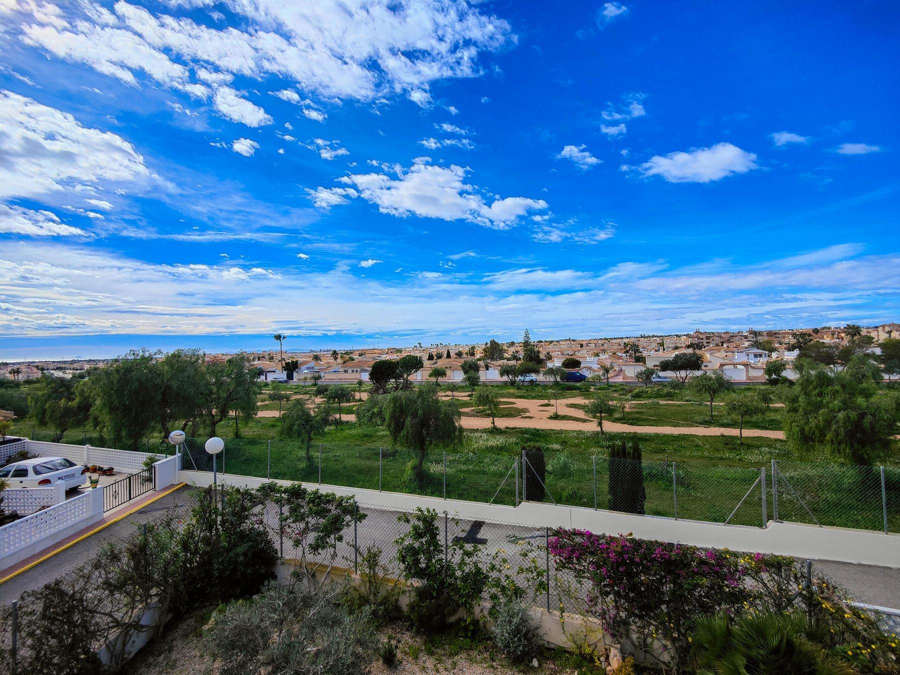 Dúplex en Punta Prima con Terraza de 25m² y Piscina Comunitaria