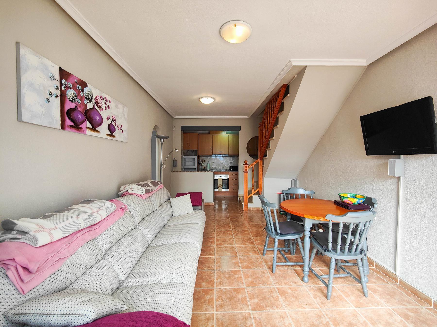 Dúplex en Punta Prima con Terraza de 25m² y Piscina Comunitaria