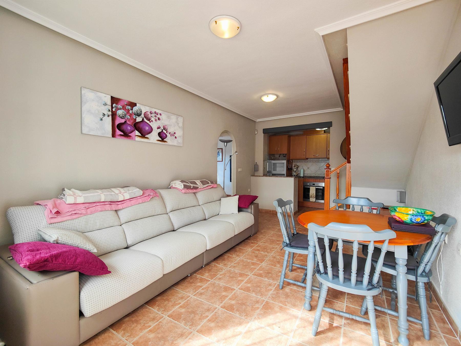 Dúplex en Punta Prima con Terraza de 25m² y Piscina Comunitaria