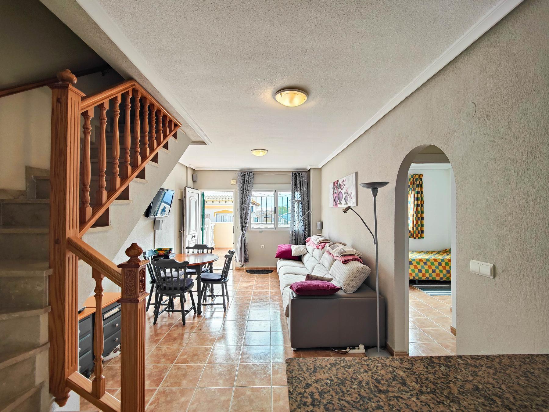 Dúplex en Punta Prima con Terraza de 25m² y Piscina Comunitaria