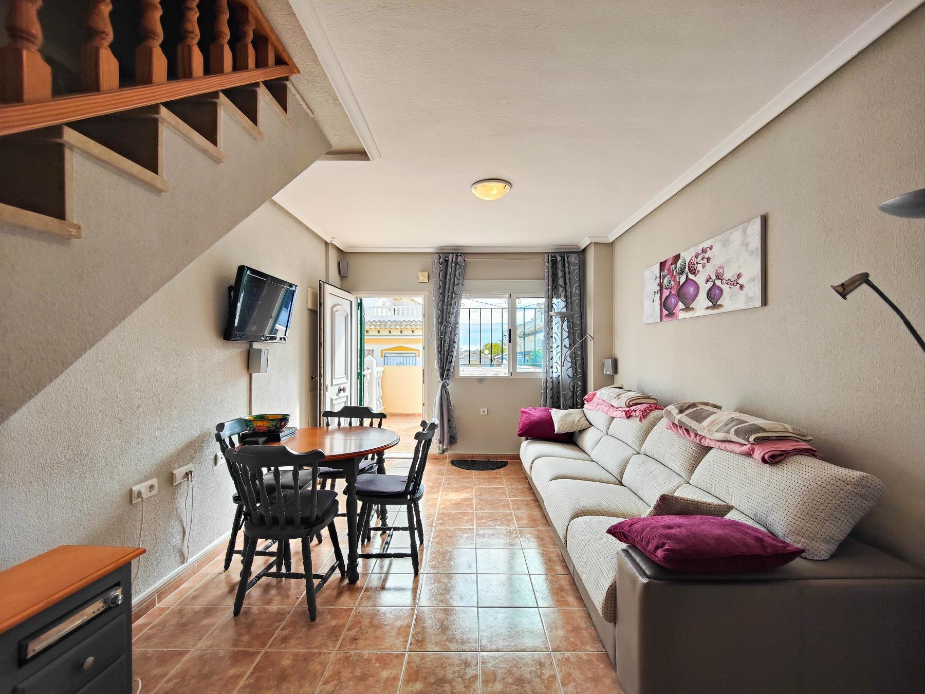 Dúplex en Punta Prima con Terraza de 25m² y Piscina Comunitaria