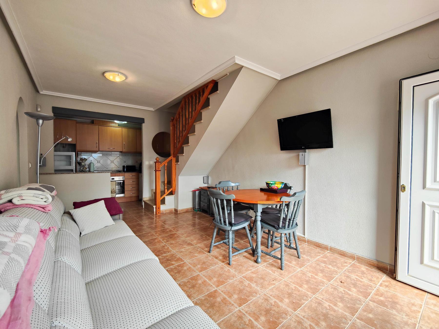 Dúplex en Punta Prima con Terraza de 25m² y Piscina Comunitaria