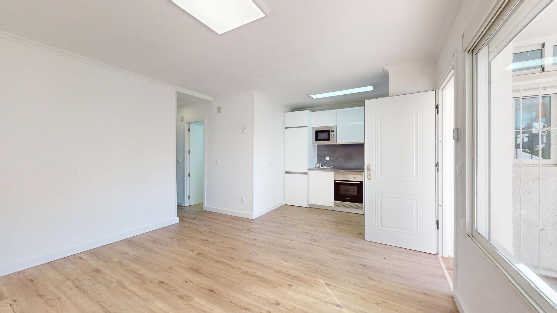 Bungalow Bajo Reformado en Villamartín — Terraza 22m²