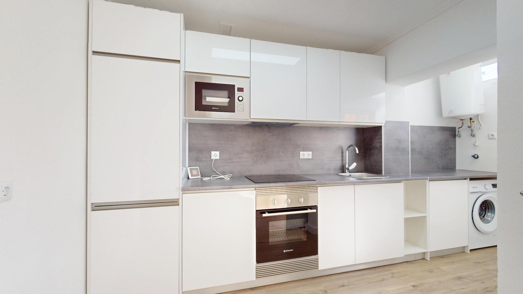 Bungalow Bajo Reformado en Villamartín — Terraza 22m²