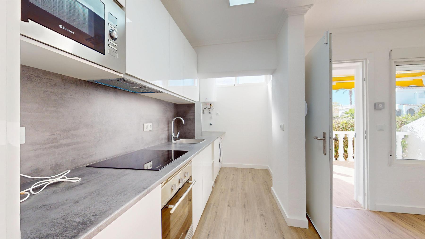 Bungalow Bajo Reformado en Villamartín — Terraza 22m²