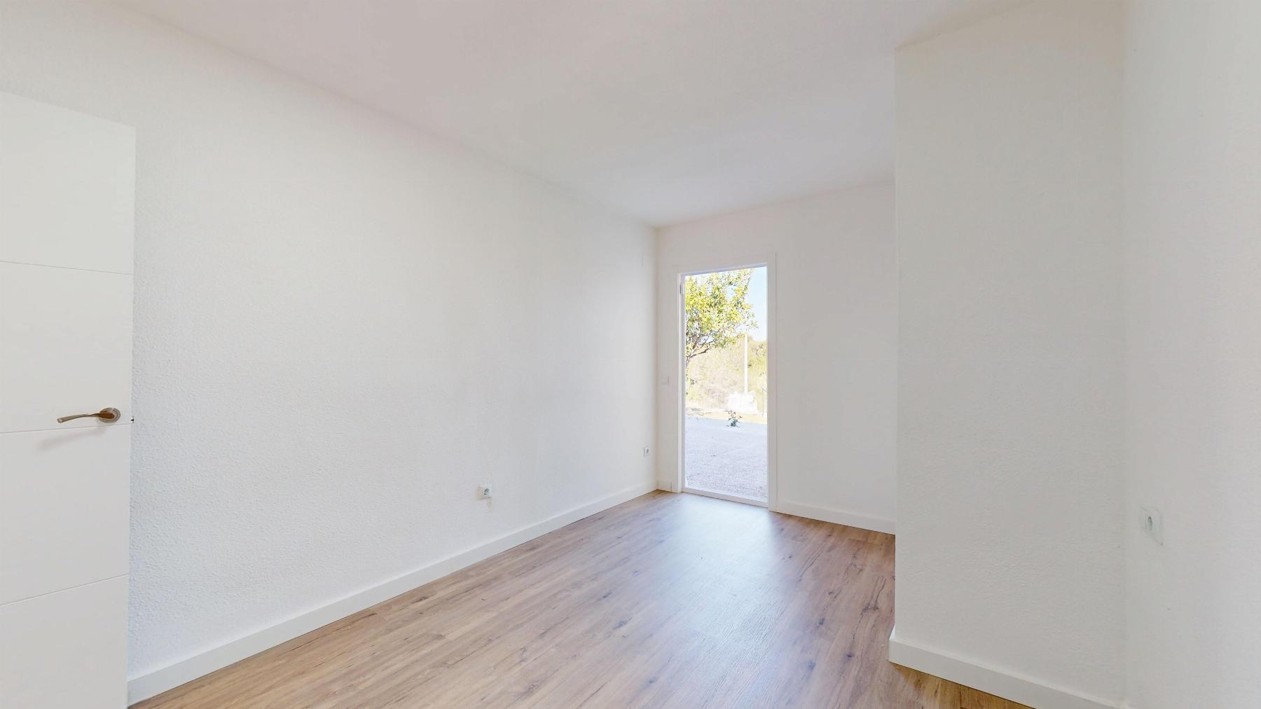 Bungalow Bajo Reformado en Villamartín — Terraza 22m²