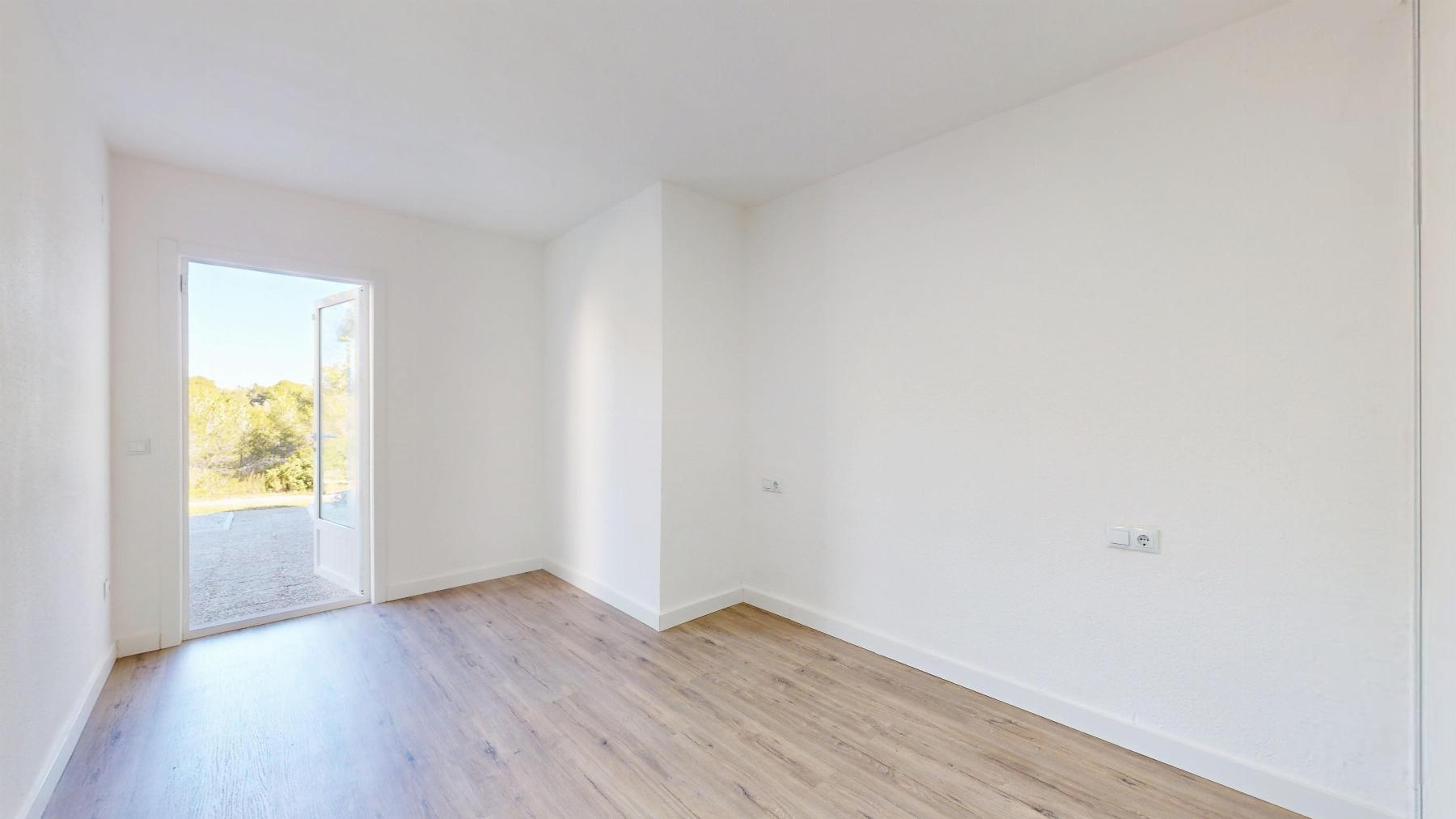 Bungalow Bajo Reformado en Villamartín — Terraza 22m²