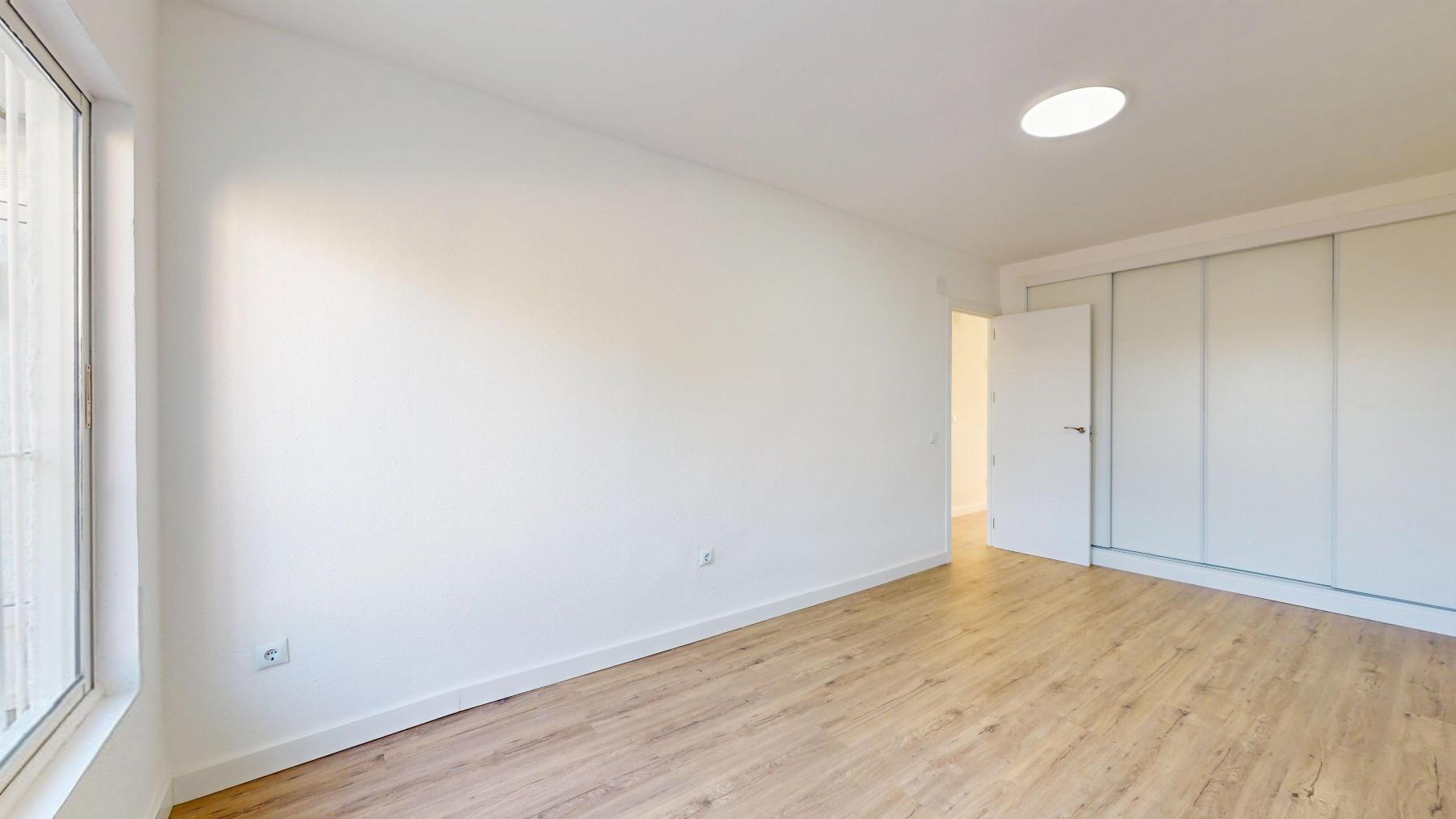 Bungalow Bajo Reformado en Villamartín — Terraza 22m²