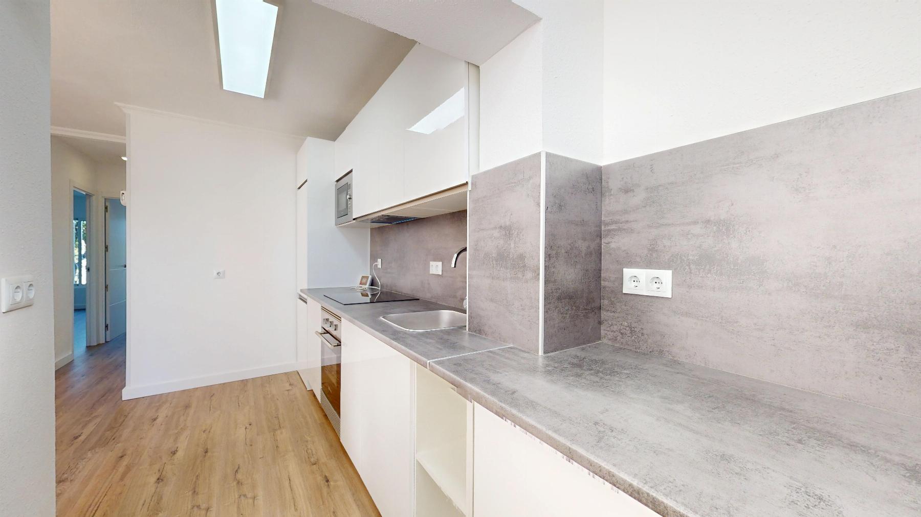 Bungalow Bajo Reformado en Villamartín — Terraza 22m²