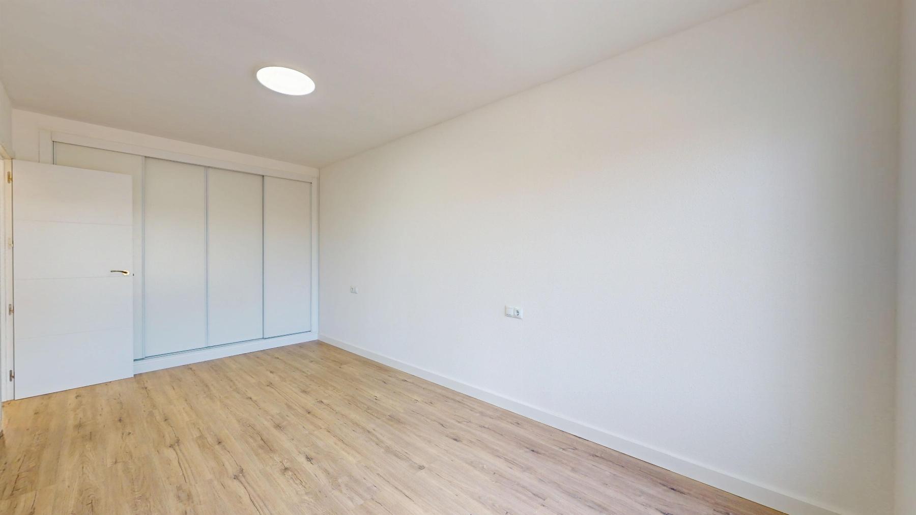 Bungalow Bajo Reformado en Villamartín — Terraza 22m²