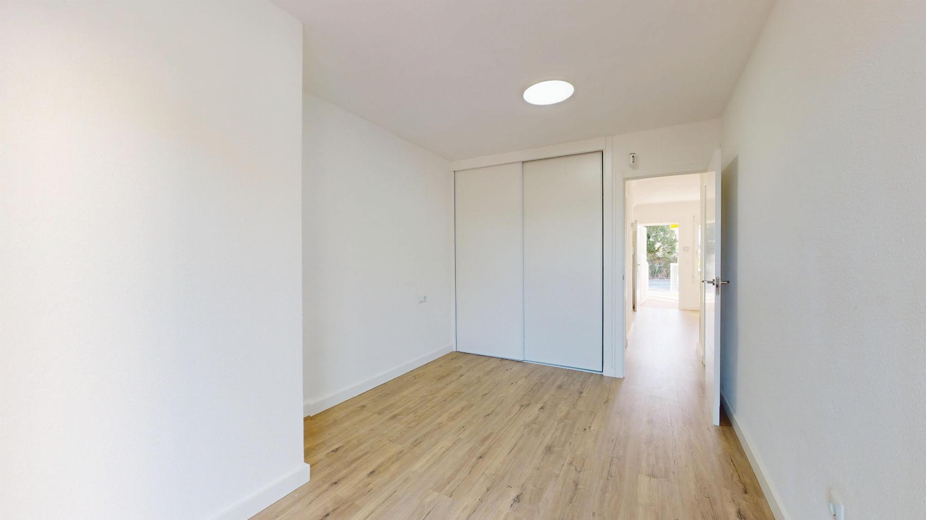 Bungalow Bajo Reformado en Villamartín — Terraza 22m²