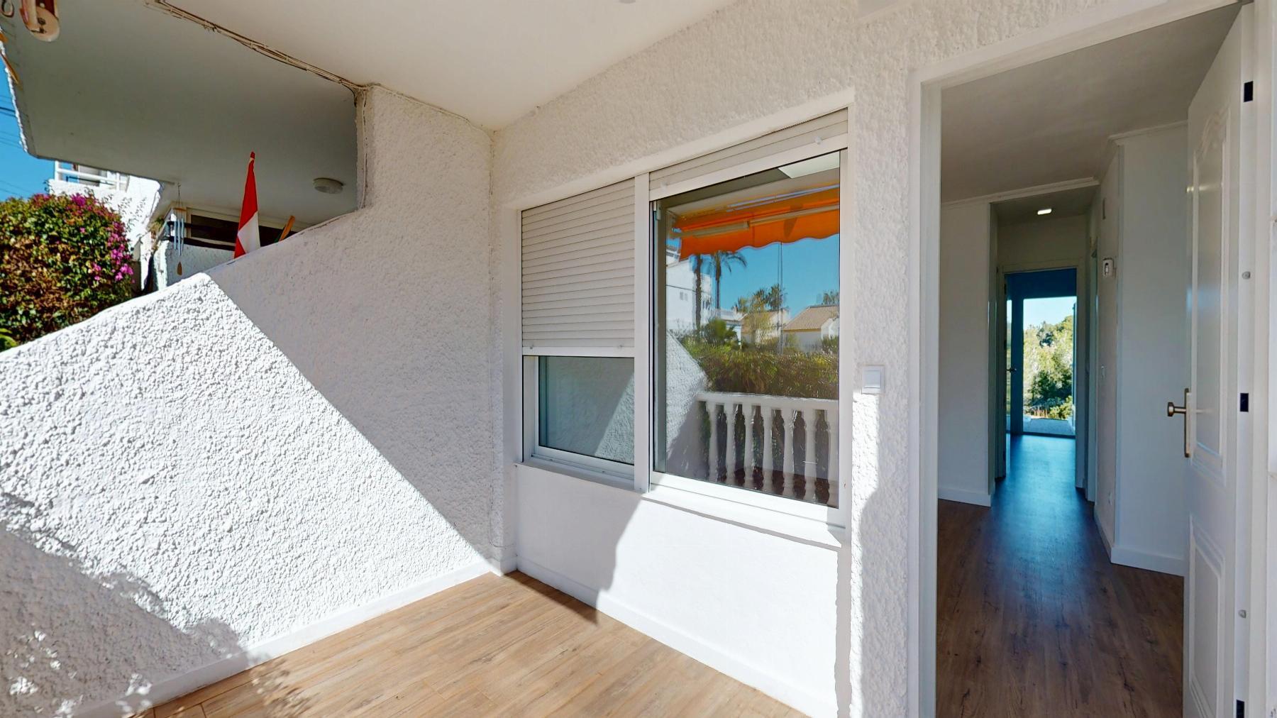 Bungalow Bajo Reformado en Villamartín — Terraza 22m²