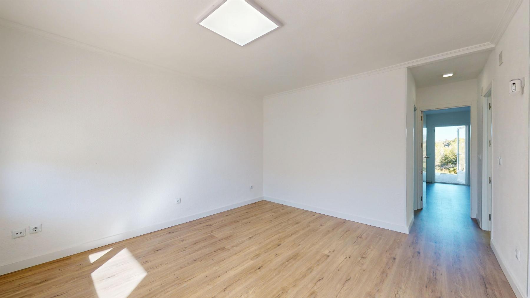 Bungalow Bajo Reformado en Villamartín — Terraza 22m²