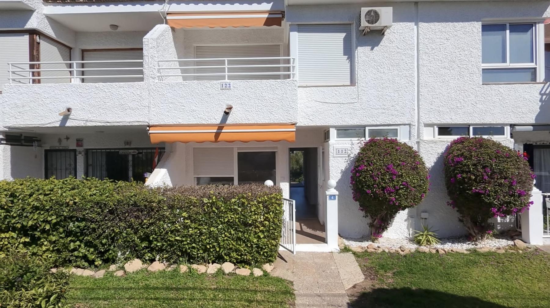 Bungalow Bajo Reformado en Villamartín — Terraza 22m²