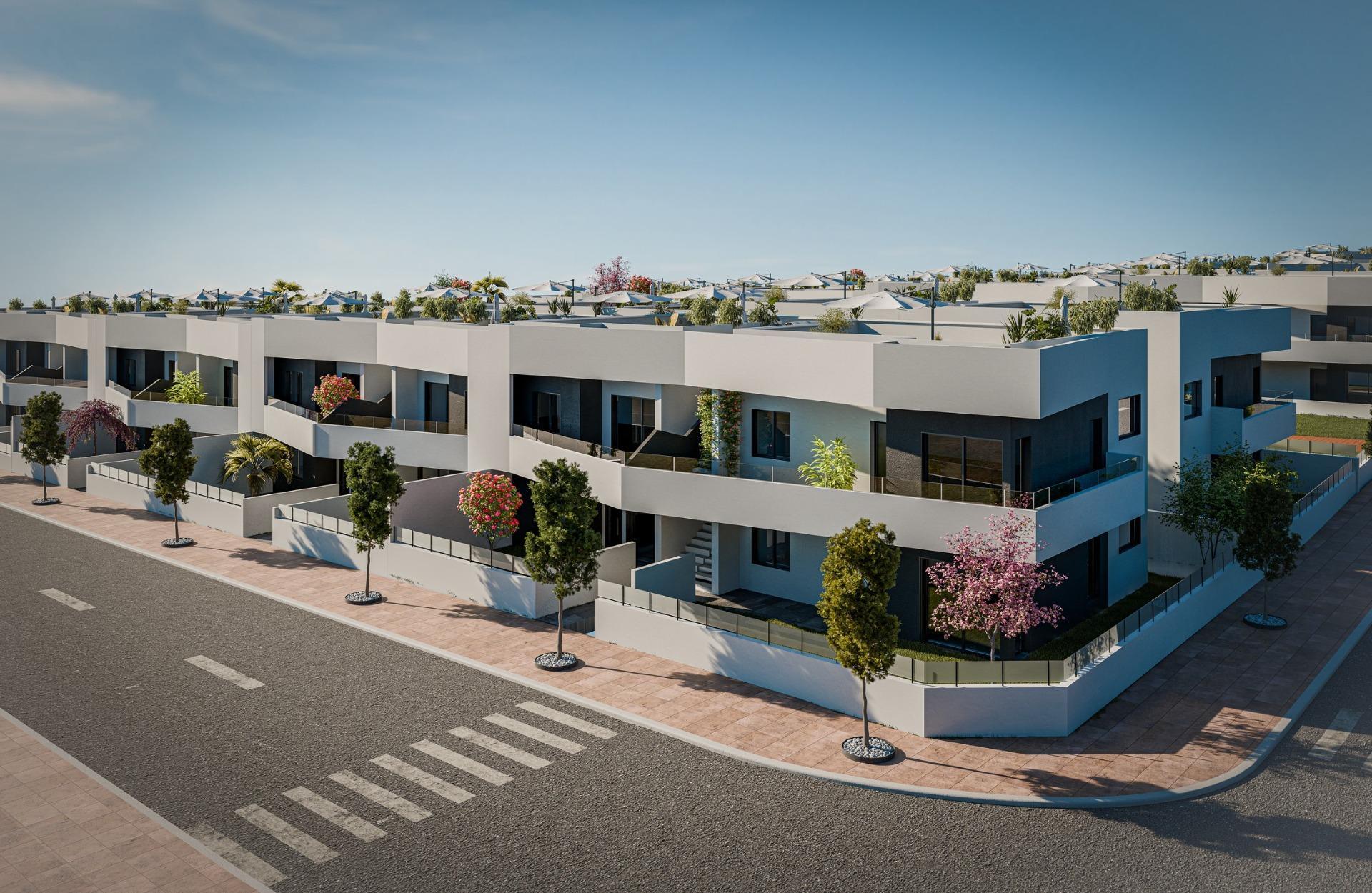 Chalet Obra Nueva con Piscina Privada en San Miguel de Salinas — 3 Dorm.
