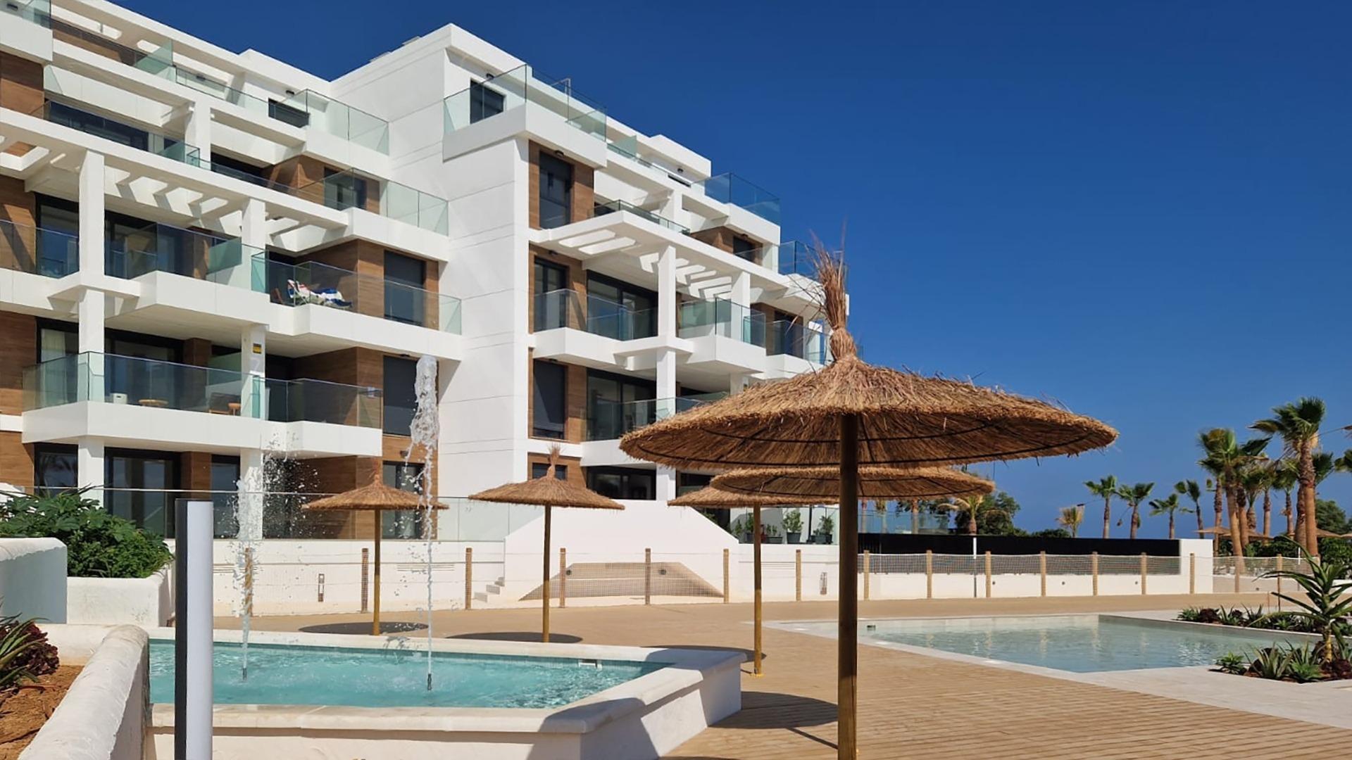 Ático obra nueva en Dénia con piscina privada — 2 hab.