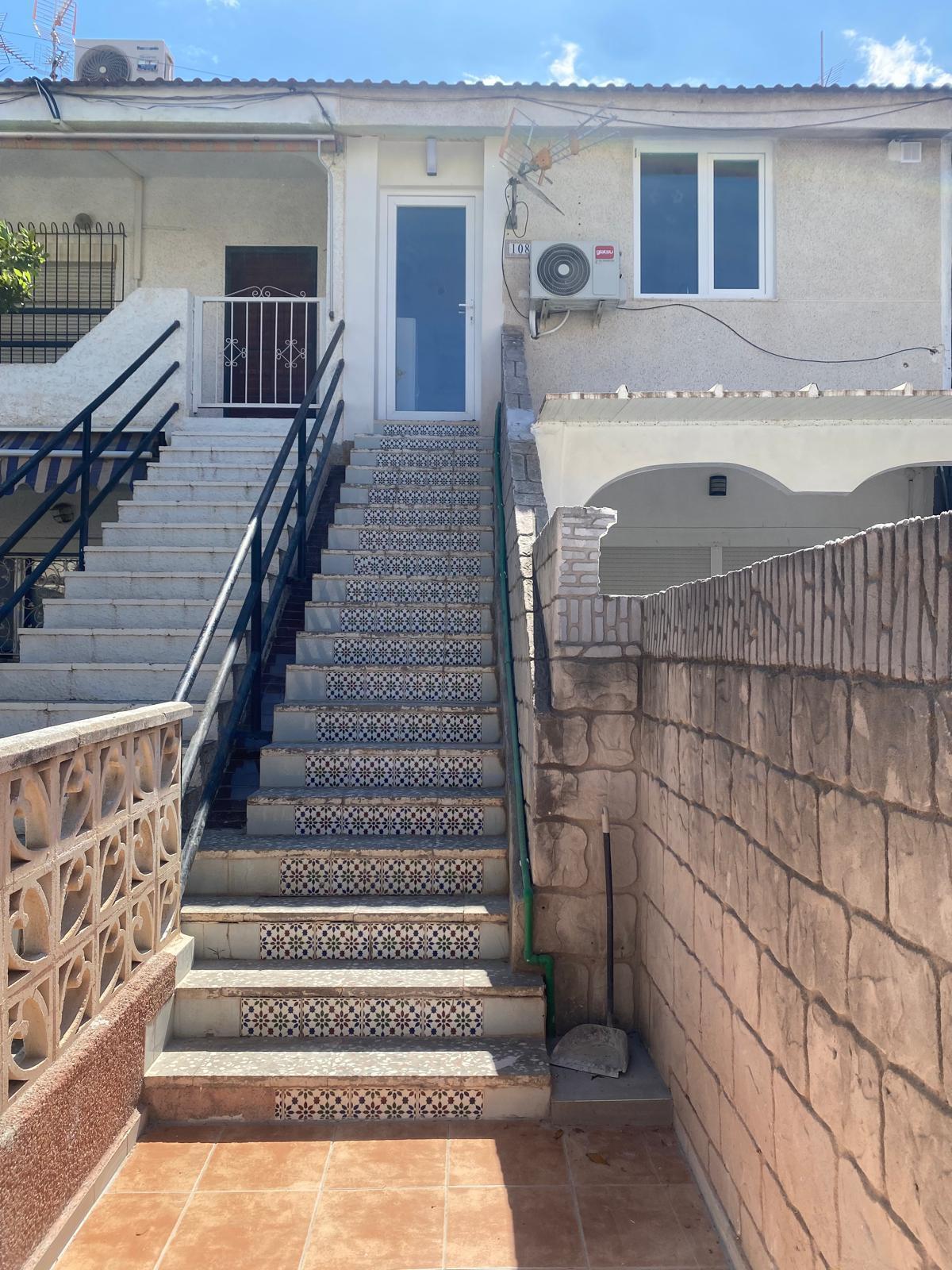 Bungalow Alto en Nueva Torrevieja — 1 Dorm. Cerca de Playa