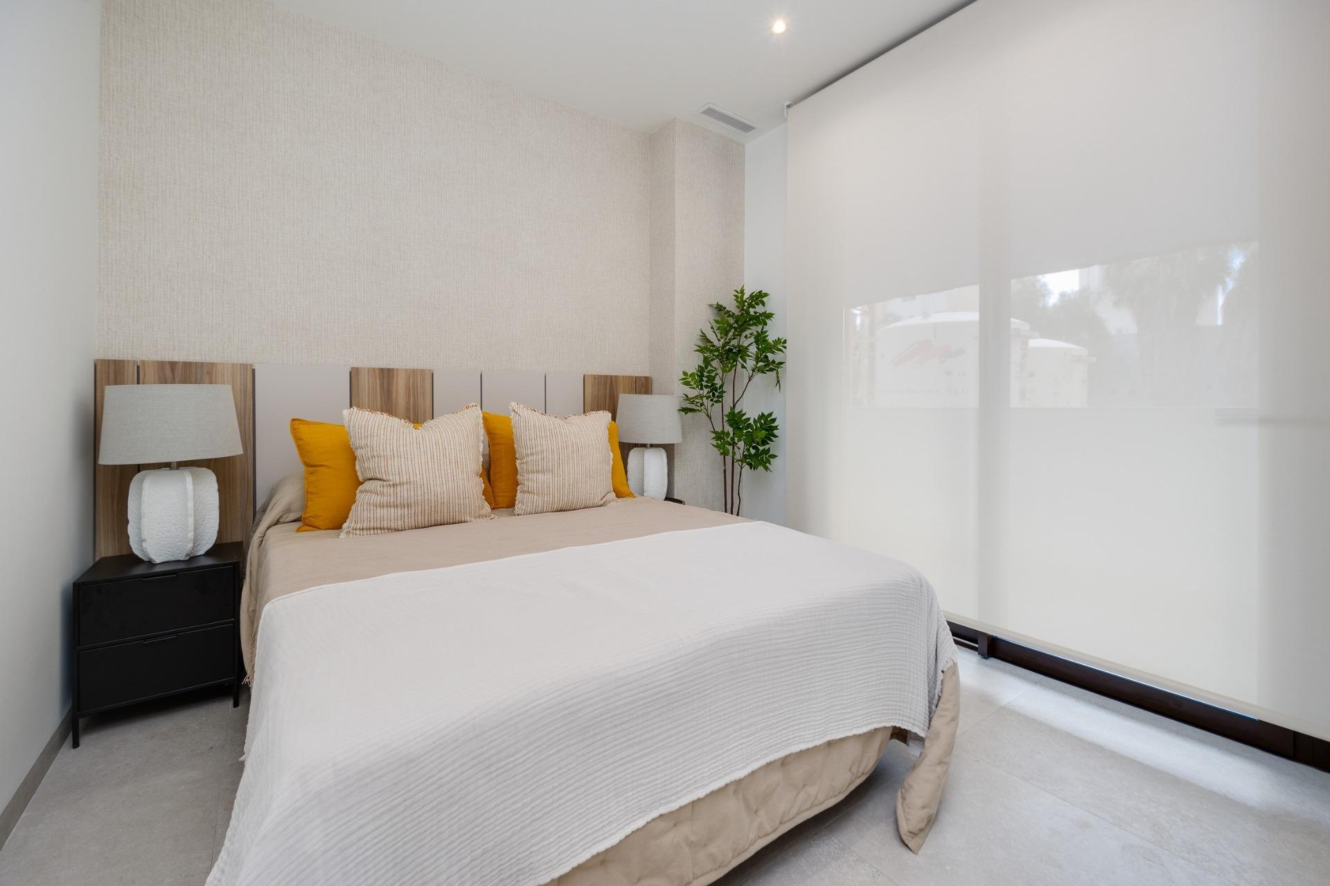 Apartamento Obra Nueva con Piscina Privada en Guardamar del Segura — 2 Dorm.