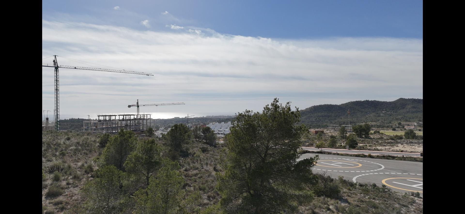 Apartamento con Piscina Privada en Finestrat: Tu Hogar y Tu Inversión