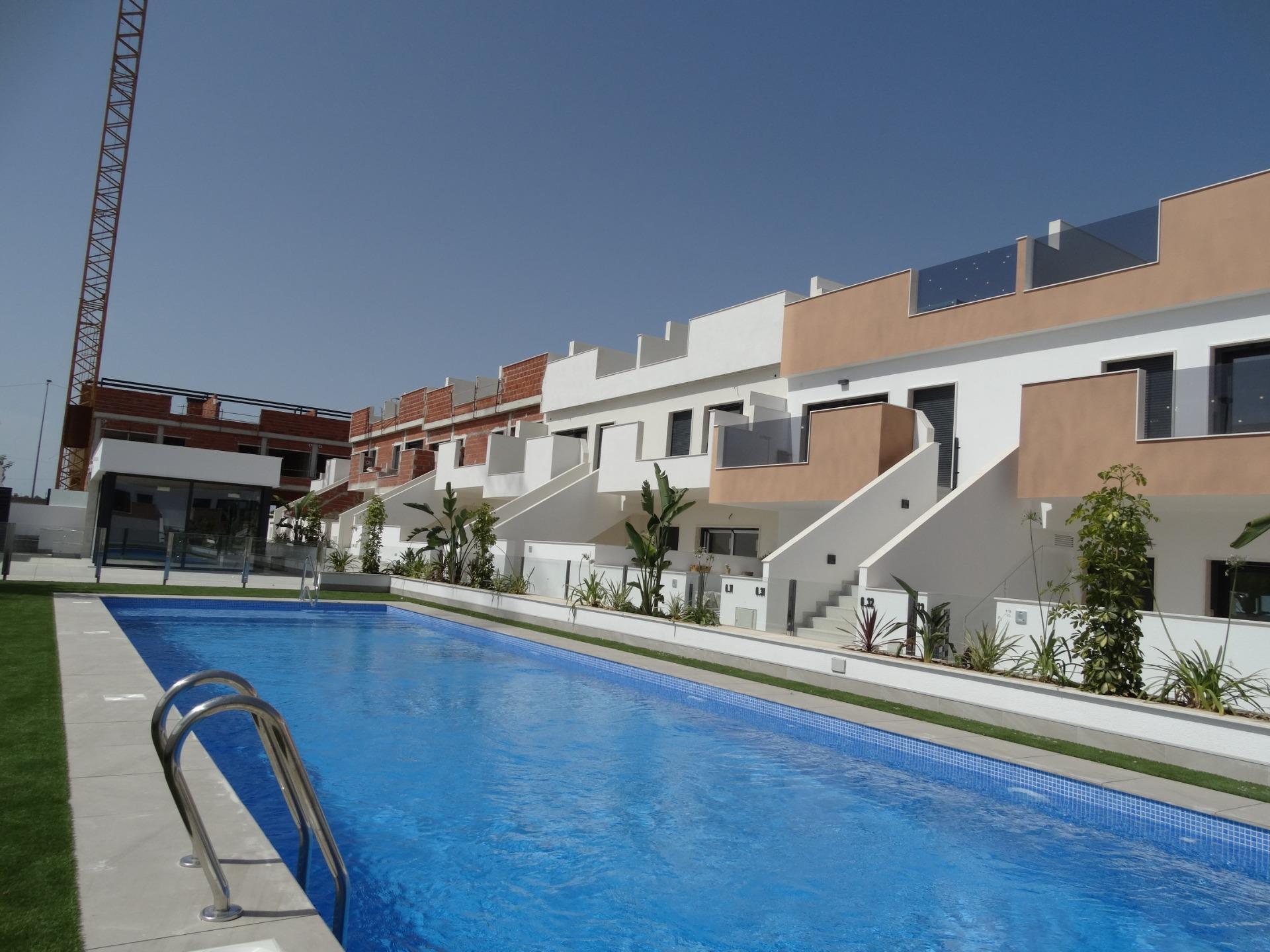 Bungalow Obra Nueva con Piscina Privada en Pilar de la Horadada — Hogar Mediterráneo
