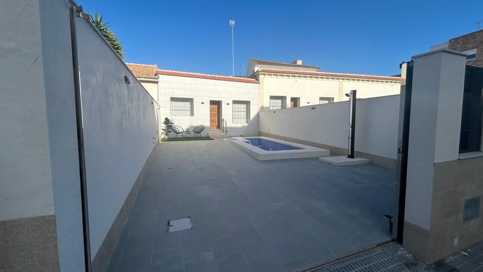 Chalet reformado con piscina privada en San Javier, Murcia — 3 dorm