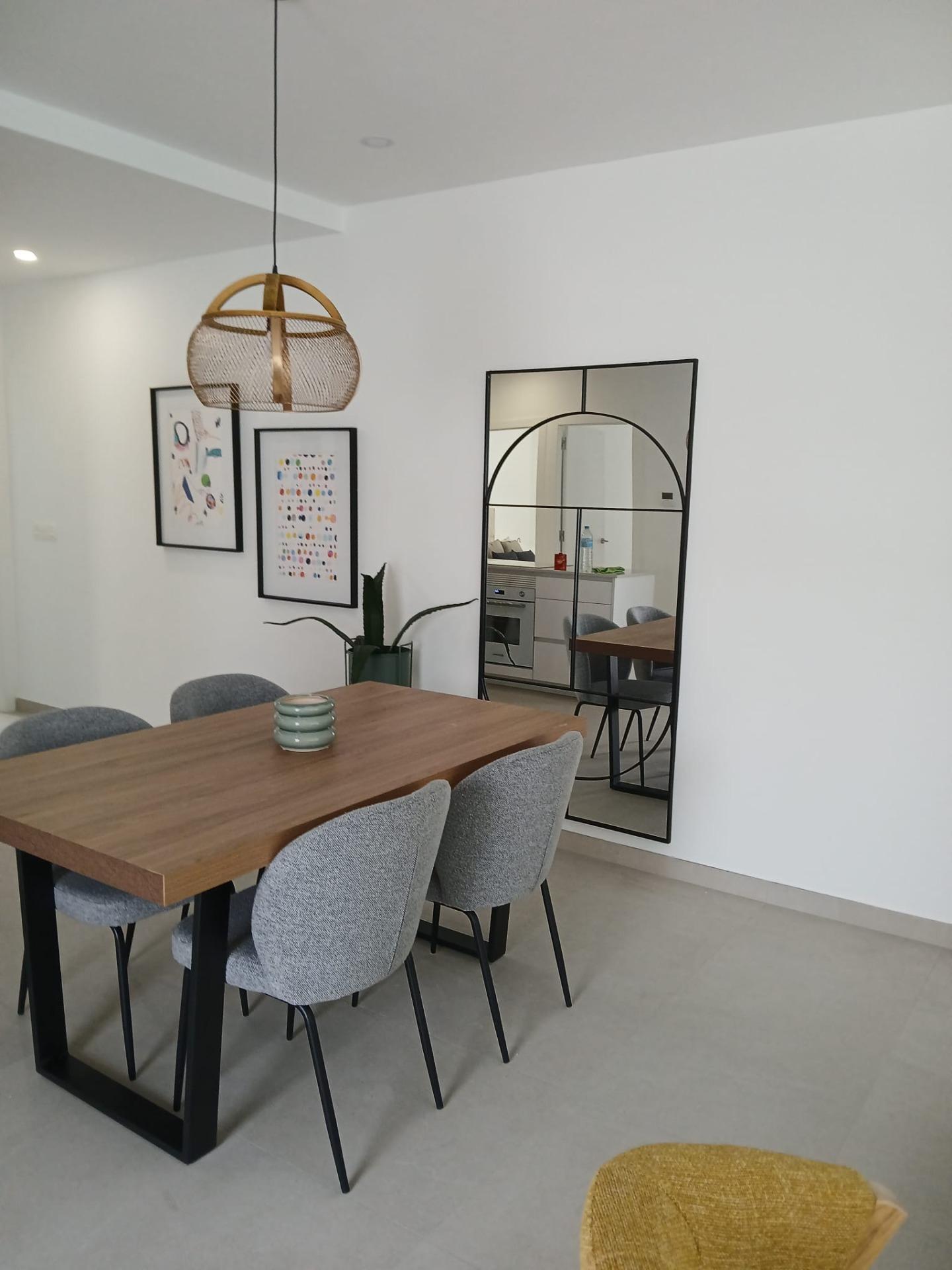 Villa de obra nueva con jardín y terraza en Bigastro — 3 dorm. y 142 m²