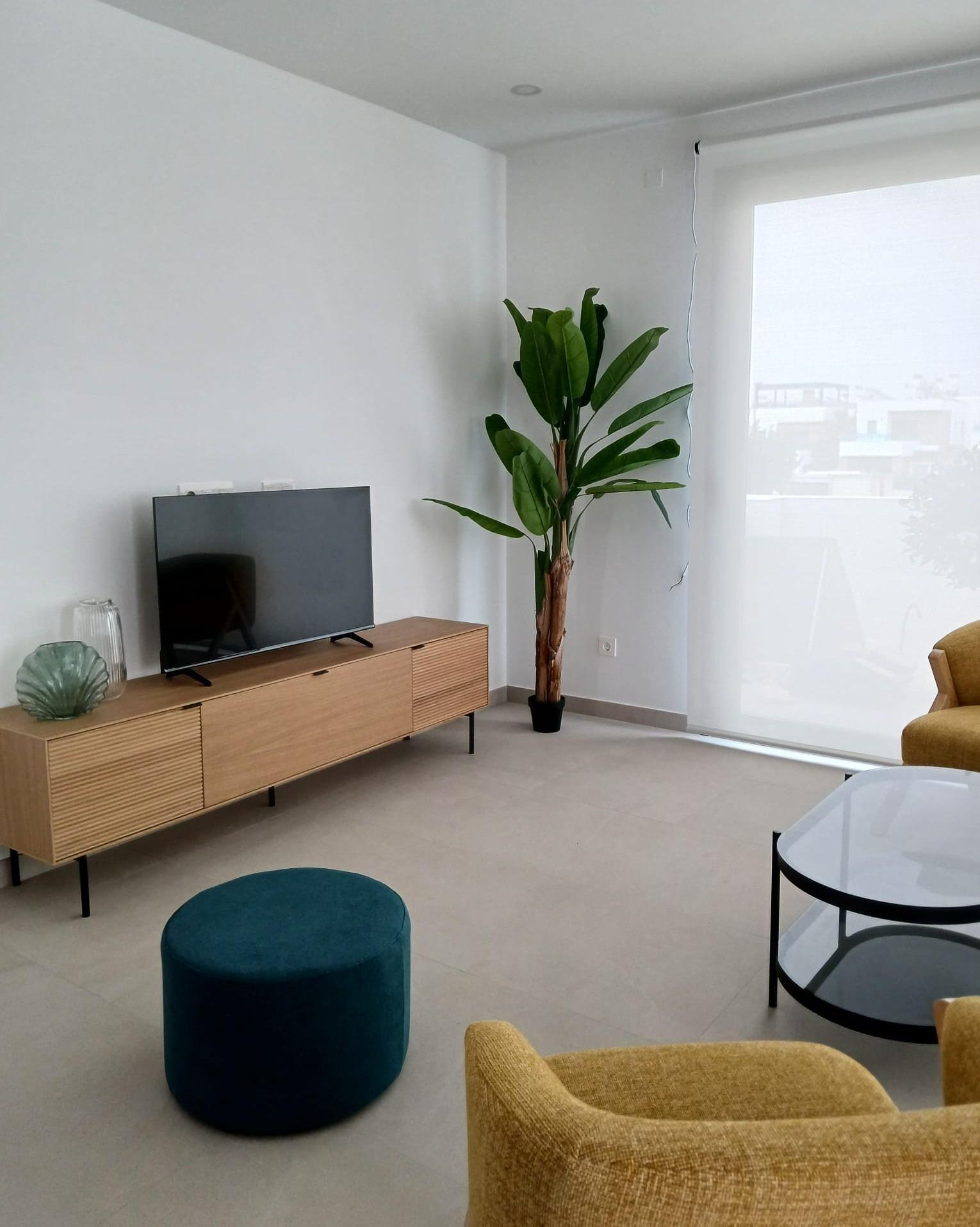 Villa de obra nueva con jardín y terraza en Bigastro — 3 dorm. y 142 m²