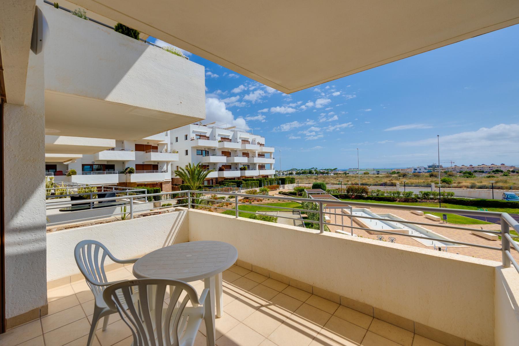Apartamento con vistas al mar y terraza de 15m² en Lomas de Cabo Roig