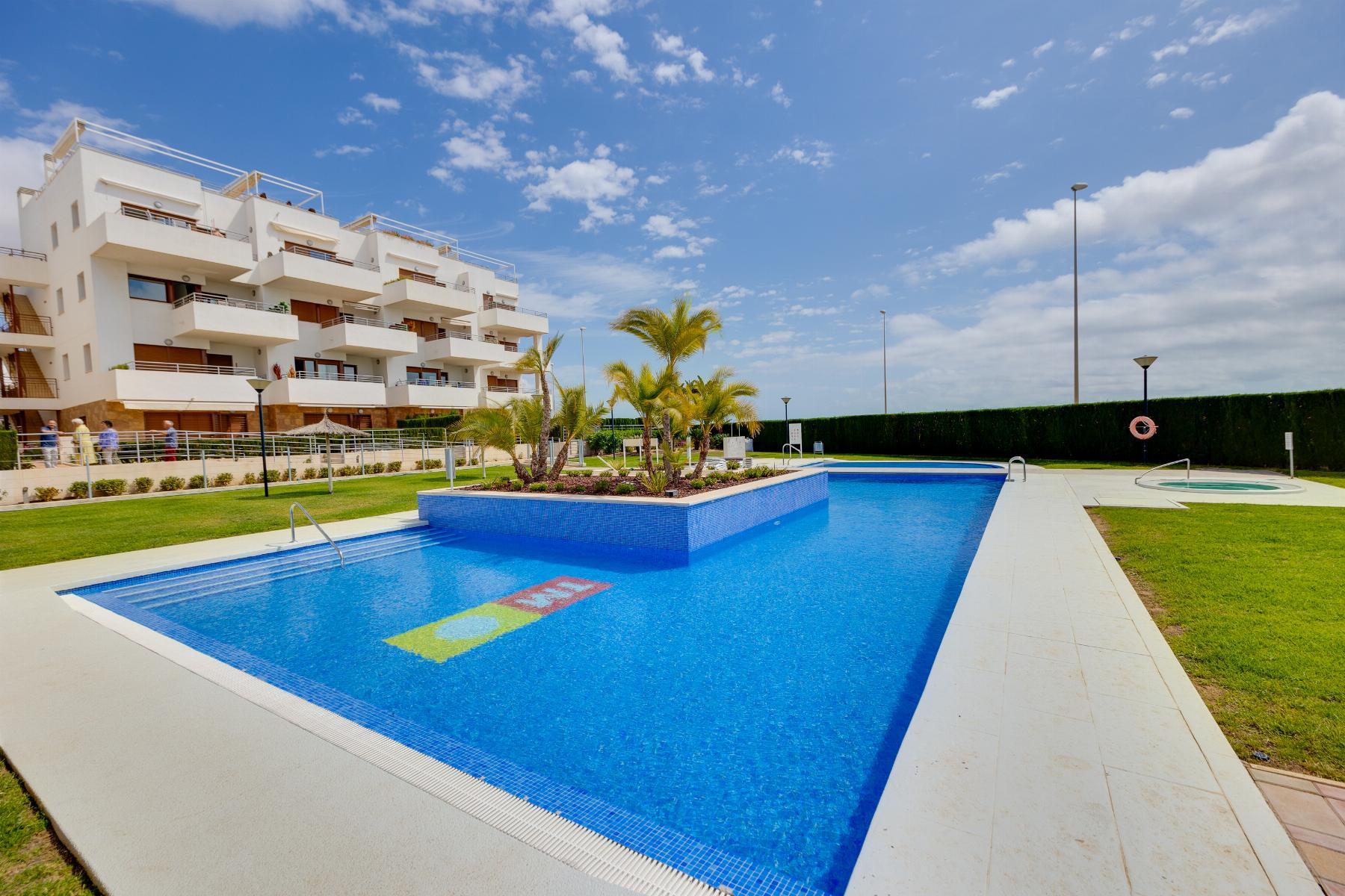 Apartamento con vistas al mar y terraza de 15m² en Lomas de Cabo Roig