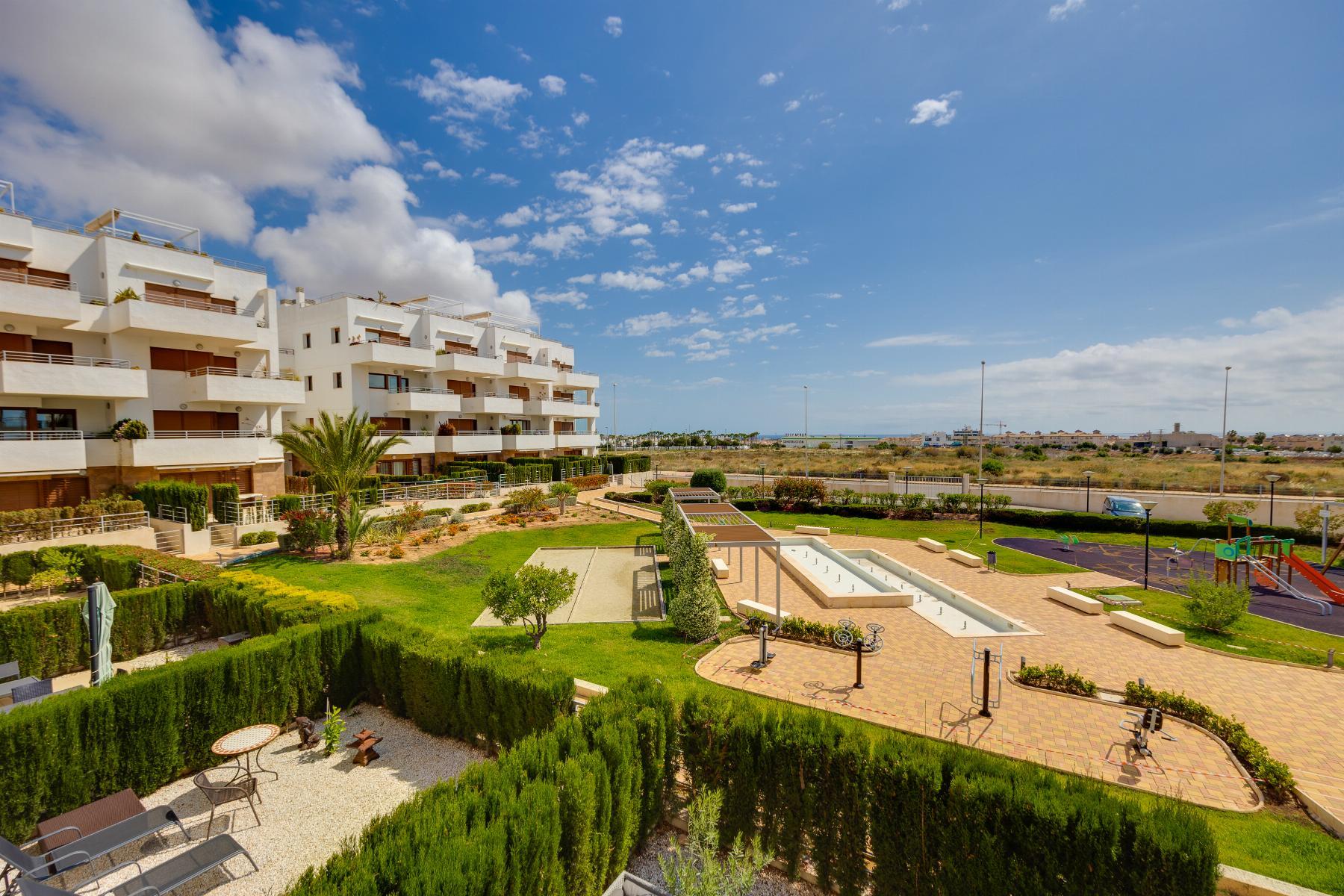 Apartamento con vistas al mar y terraza de 15m² en Lomas de Cabo Roig